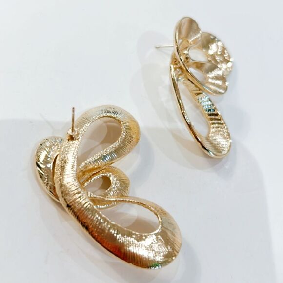 gold bow stud earrings H43 - Picture 2 of 3